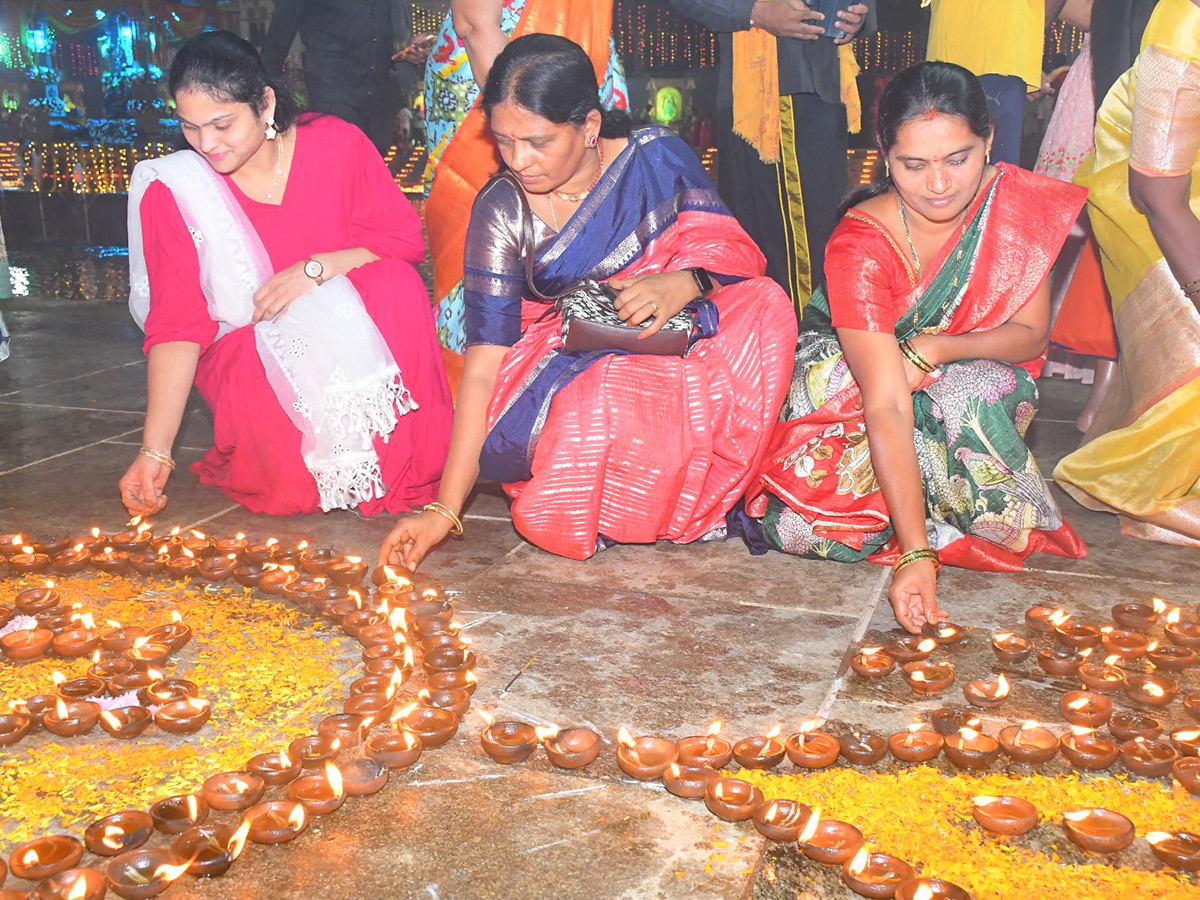 karthika_20masam_20celebrations_20in_20srisailam_20temple_12.jpg 9