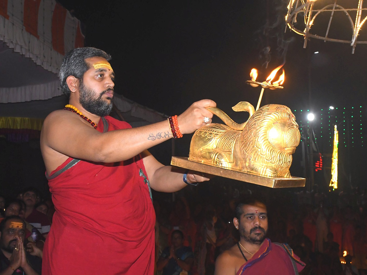 karthika_20masam_20celebrations_20in_20srisailam_20temple_13.jpg 10