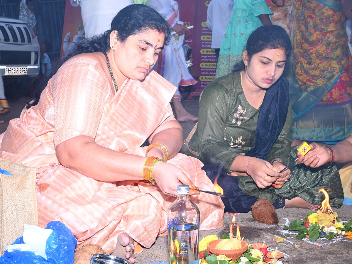 karthika_20masam_20celebrations_20in_20srisailam_20temple_19.jpg 14