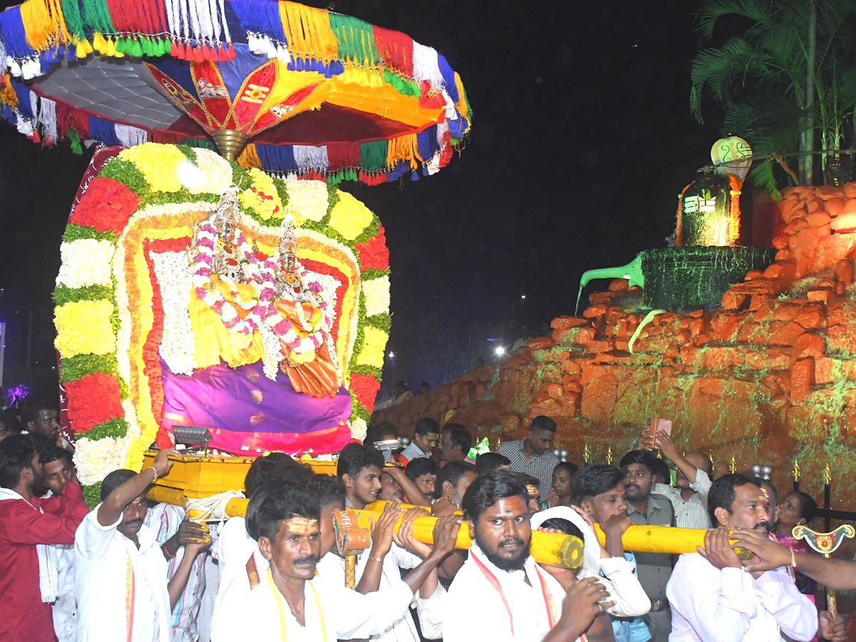 karthika_20masam_20celebrations_20in_20srisailam_20temple_29.jpg 21