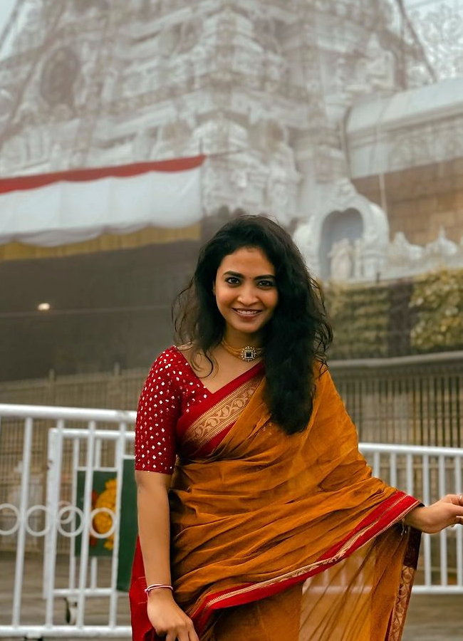 Alekya_20Harika_20visited_20to_20tirumala3.jpg 4