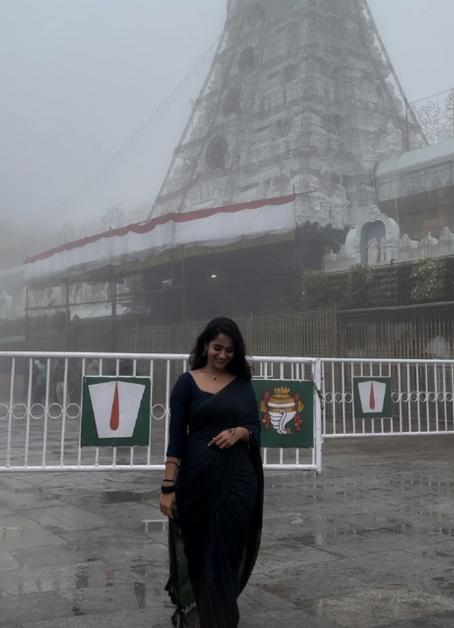 Alekya_20Harika_20visited_20to_20tirumala6.jpg 7