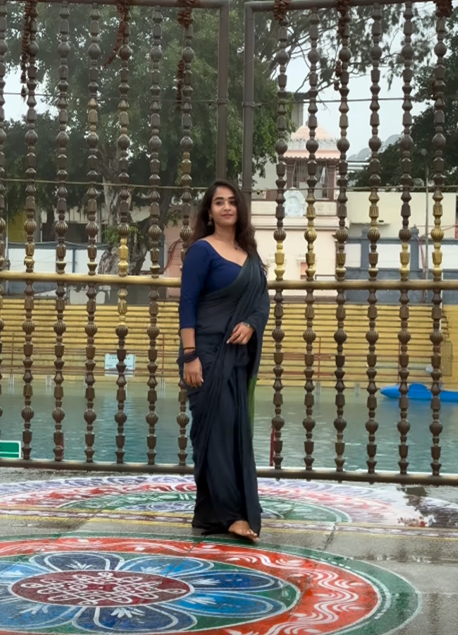 Alekya_20Harika_20visited_20to_20tirumala7.jpg 8