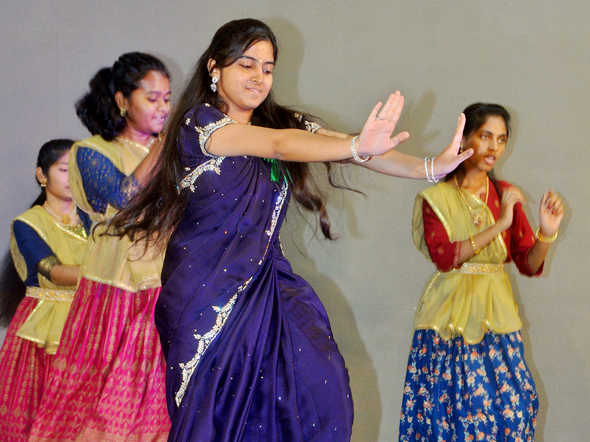 Anantapur_20Medical_20Student_20Freshers_20Day_20Program_20Photos__20_2812_29.jpg 12