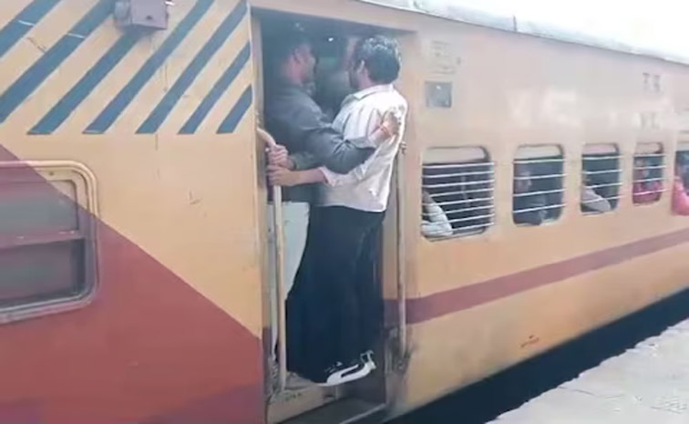 train-main.jpg
