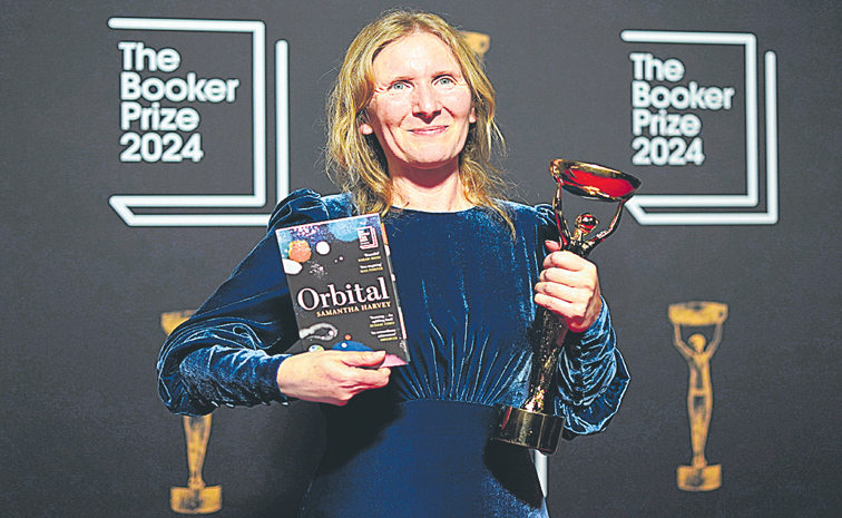 131120241617-BRITAIN-BOOKER.jpg