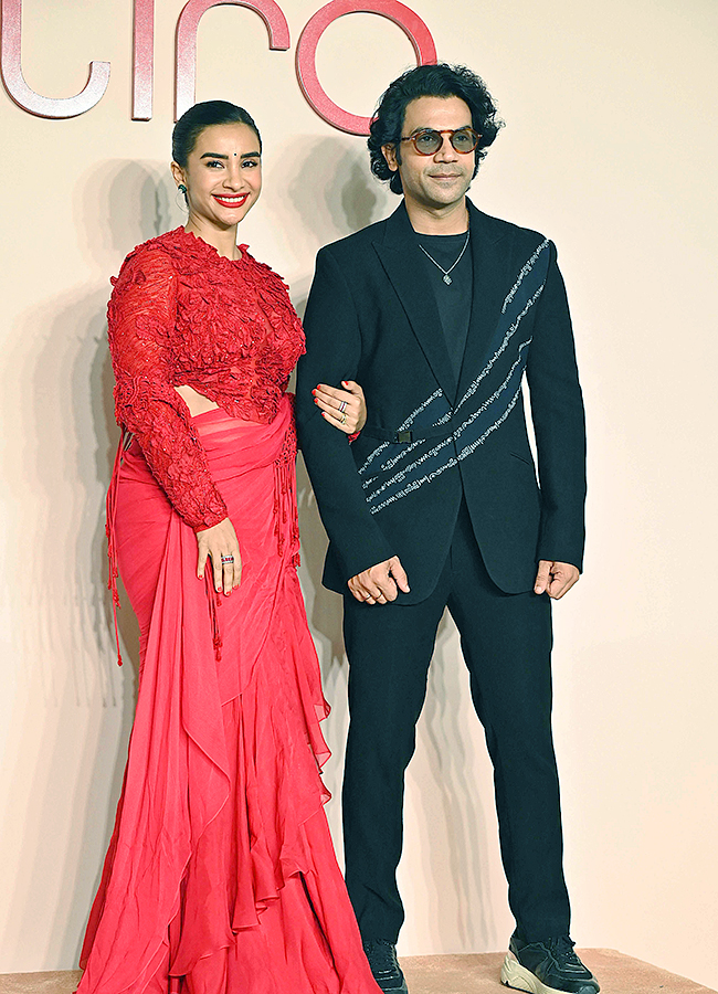 Bollywood_20actress_20launch_20of_20Tira_20Flagship_20store_20in_20Mumbai_18.jpg 18