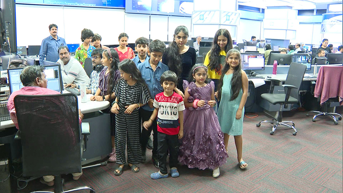 Children_26_23039_3Bs_20Day_20Special_20_20Sakshi_20Little_20Stars_20at_20Sakshi_20Tv_13_0.jpg 12