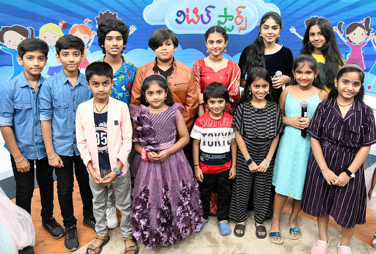 Children_26_23039_3Bs_20Day_20Special_20_20Sakshi_20Little_20Stars_20at_20Sakshi_20Tv_17.jpg 16