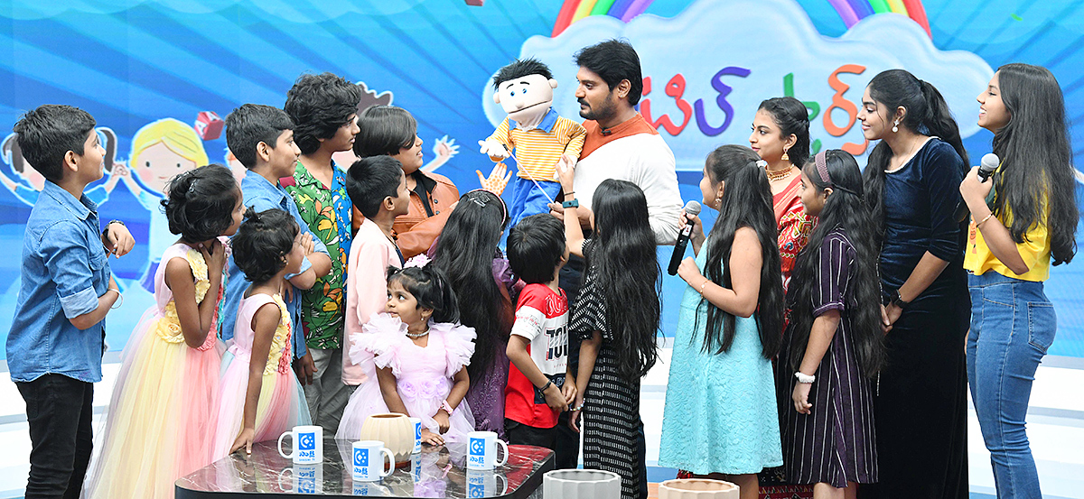 Children_26_23039_3Bs_20Day_20Special_20_20Sakshi_20Little_20Stars_20at_20Sakshi_20Tv_18_0.jpg 17