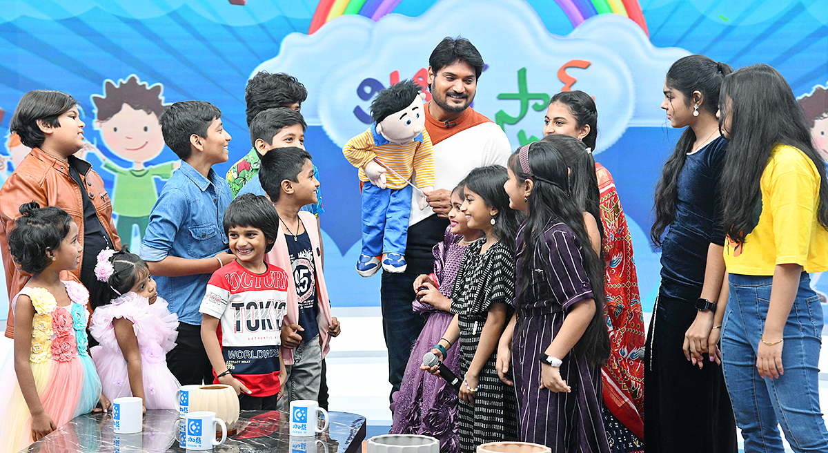 Children_26_23039_3Bs_20Day_20Special_20_20Sakshi_20Little_20Stars_20at_20Sakshi_20Tv_2_1.jpg 2