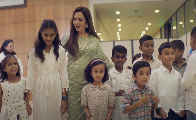 nita-ambani-at-reliance-foundation-hospital.jpg