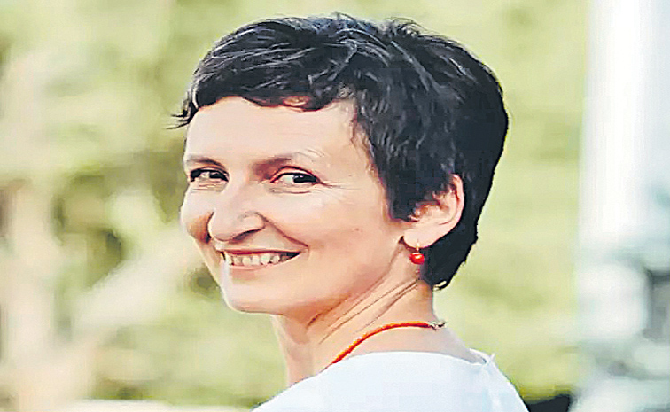 BEATA-HALASSY---CANCER.jpg