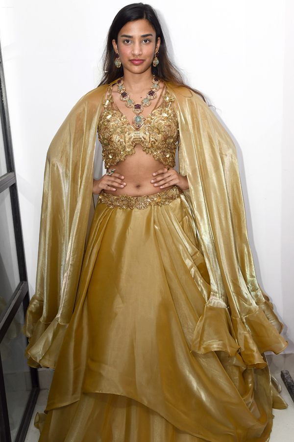 Mine-And-Yours-Wedding-Show-3.jpg 4