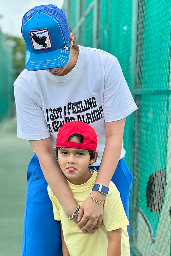 Sania_20Mirza_20Birthday.._20Shares_20sweet_20tribute_20to_20her_20MOther_20On_20Social_20Media_20Goes_20Viral_20on_20Her_20Birthday_20_2817_29.jpg 18