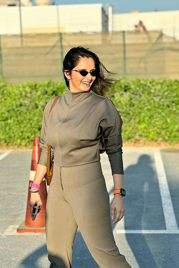 Sania_20Mirza_20Birthday.._20Shares_20sweet_20tribute_20to_20her_20MOther_20On_20Social_20Media_20Goes_20Viral_20on_20Her_20Birthday_20_2818_29.jpg 19