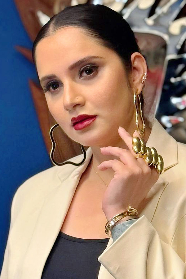 Sania_20Mirza_20Birthday.._20Shares_20sweet_20tribute_20to_20her_20MOther_20On_20Social_20Media_20Goes_20Viral_20on_20Her_20Birthday_20_289_29.jpg 10