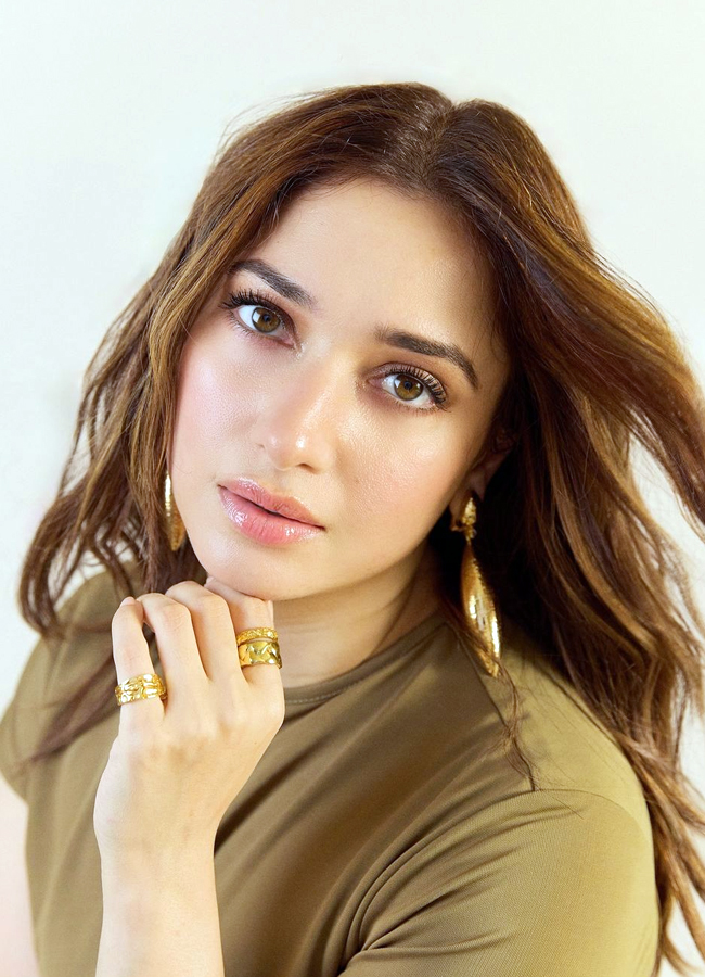 Tamannah_20New_20Dress1.jpg 2
