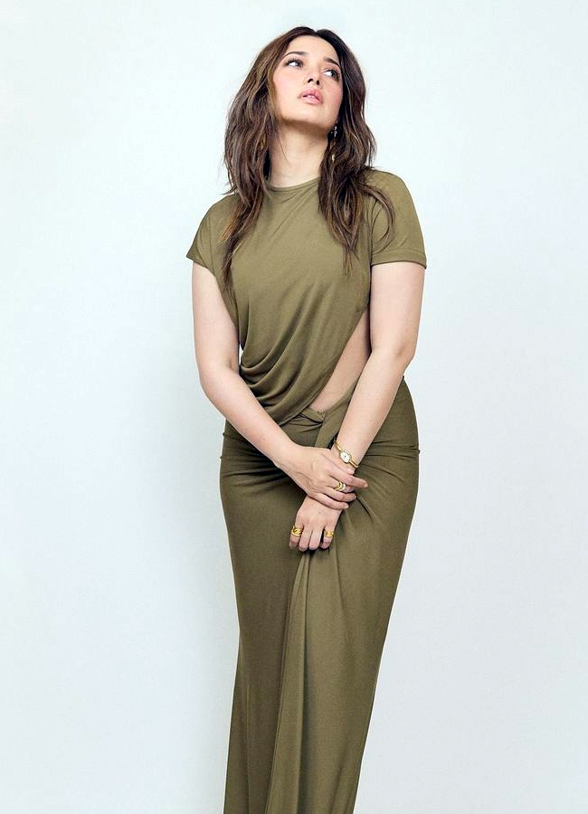 Tamannah_20New_20Dress7.jpg 8