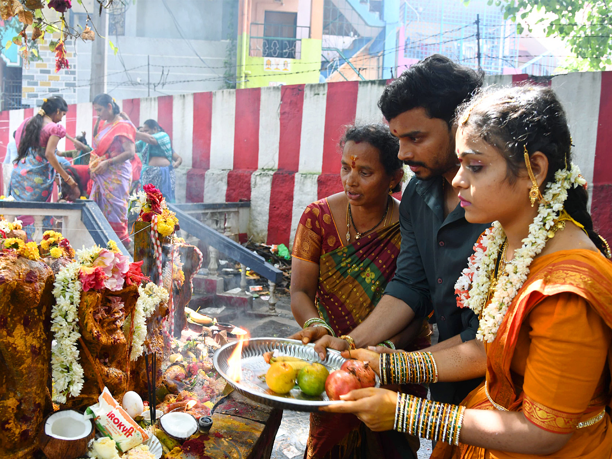 Tirupati_20_20Hugue_20Devotees_20throng_20Siva_20temples_20on_20Karthika_20Pournami_20day_20Photos_20_2819_29_1.jpg 18