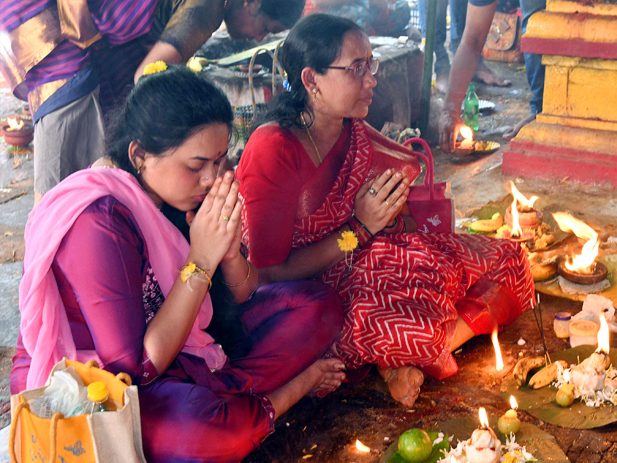 Tirupati_20_20Hugue_20Devotees_20throng_20Siva_20temples_20on_20Karthika_20Pournami_20day_20Photos_20_282_29_0.jpg 3
