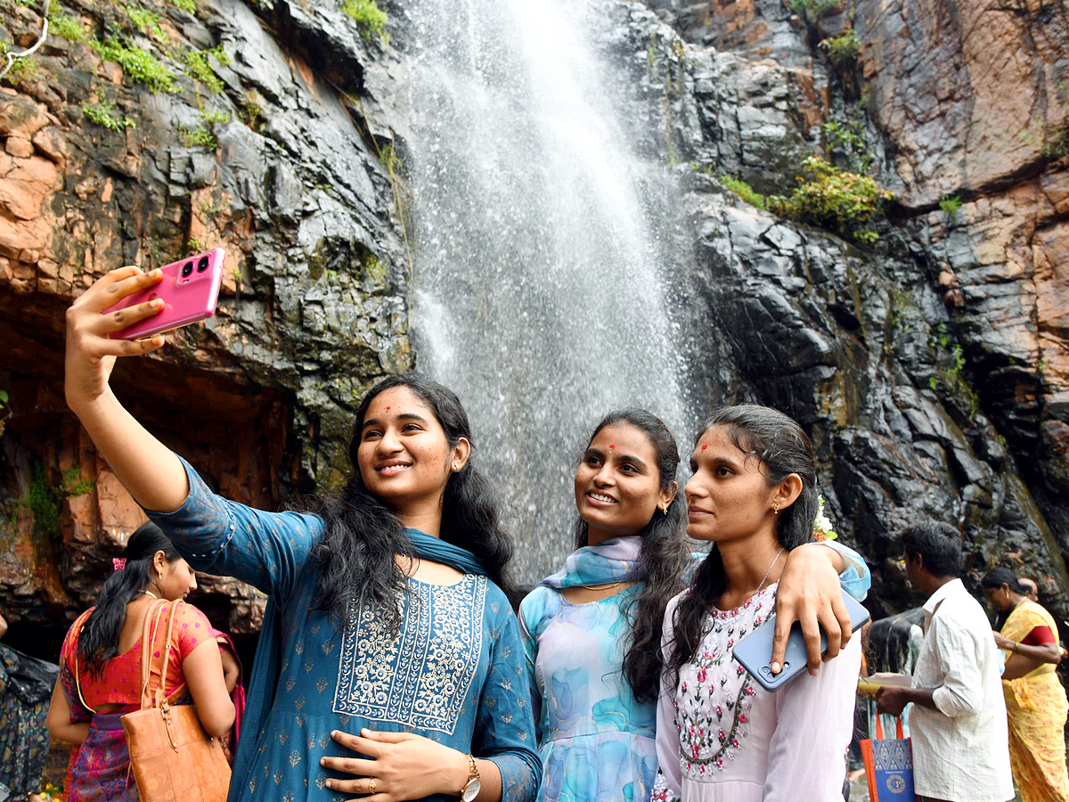Tirupati_20_20Hugue_20Devotees_20throng_20Siva_20temples_20on_20Karthika_20Pournami_20day_20Photos_20_283_29_0.jpg 4