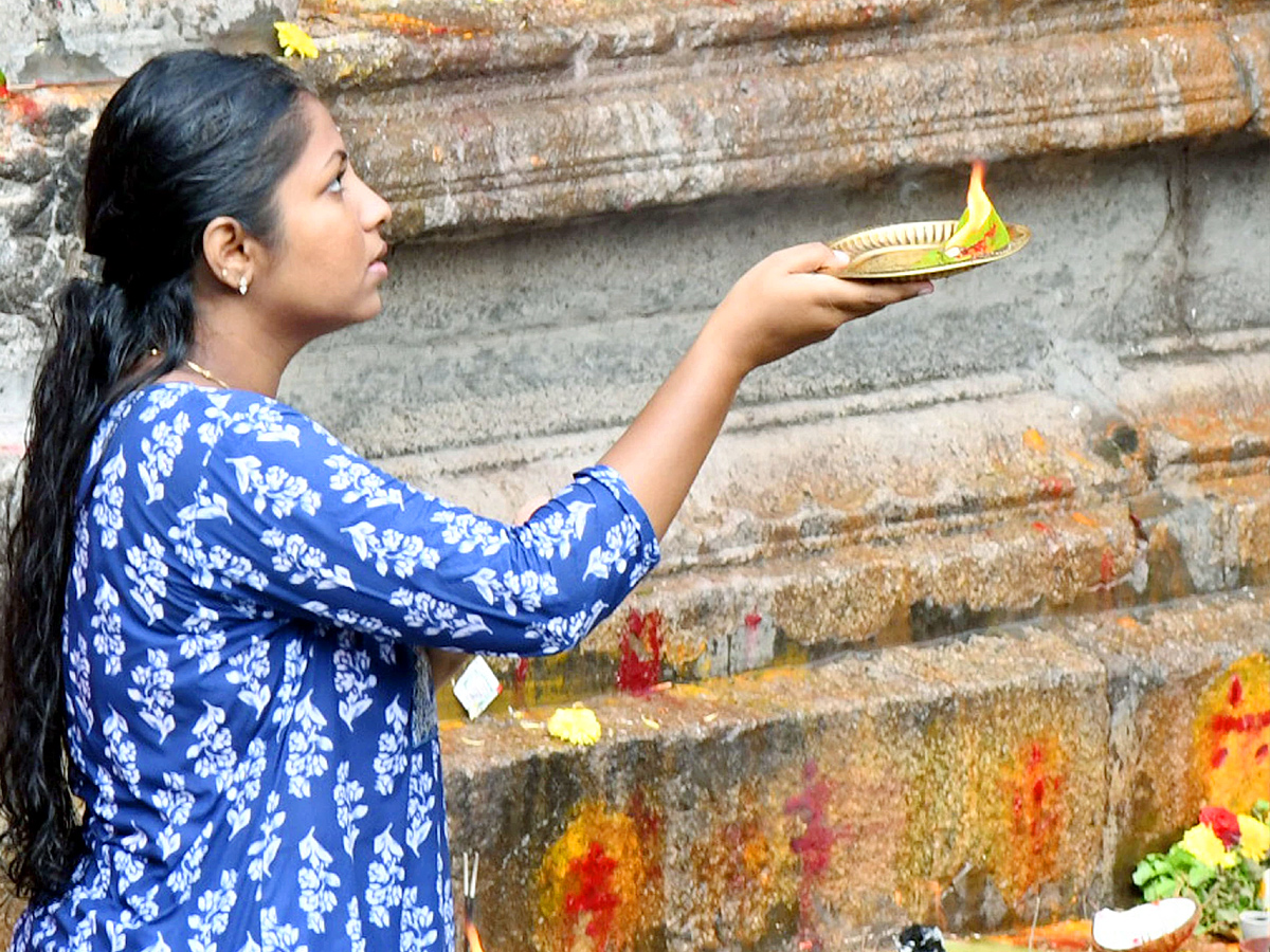 Tirupati_20_20Hugue_20Devotees_20throng_20Siva_20temples_20on_20Karthika_20Pournami_20day_20Photos_20_288_29_0.jpg 8