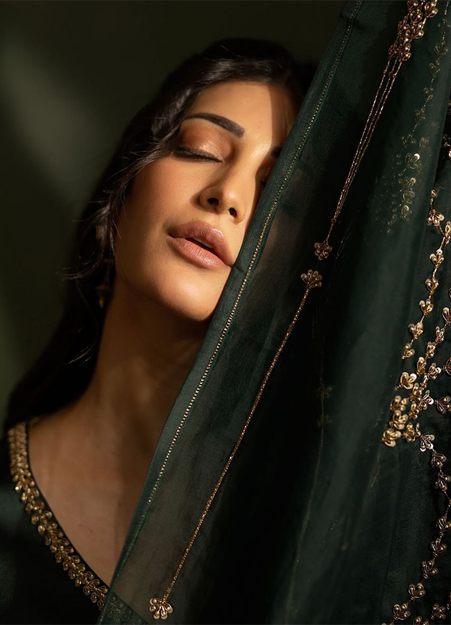 actress_20shruti_20haasan_20hd_20images__20_2810_29.jpg 10