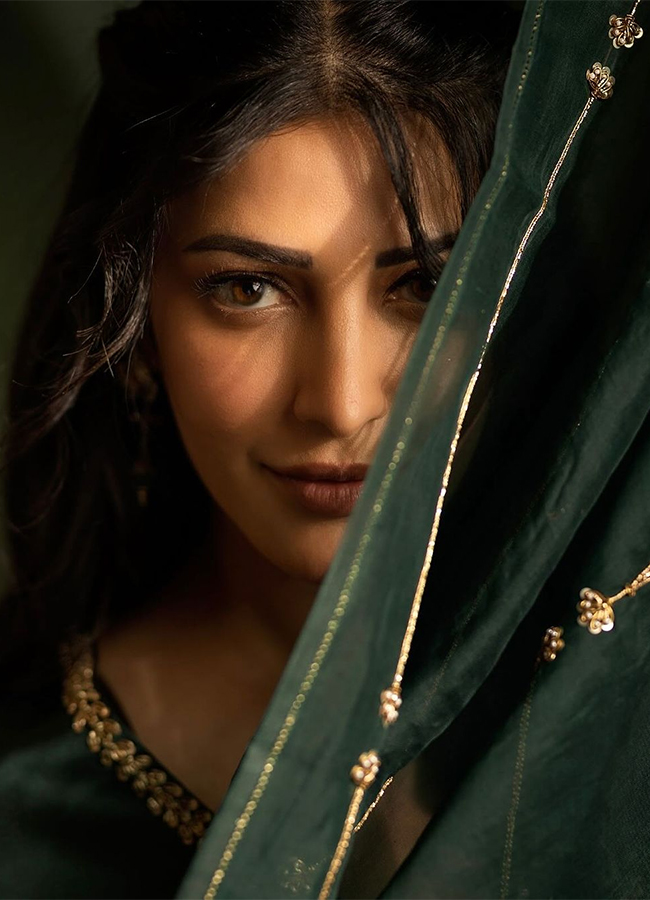actress_20shruti_20haasan_20hd_20images__20_2811_29.jpg 11