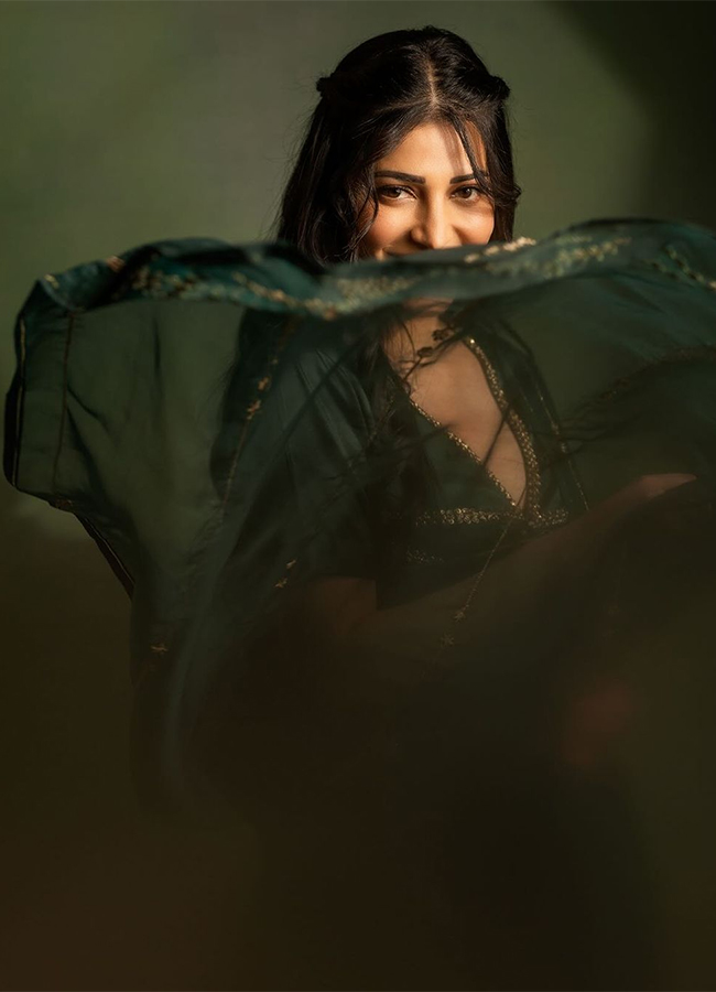 actress_20shruti_20haasan_20hd_20images__20_2812_29.jpg 12