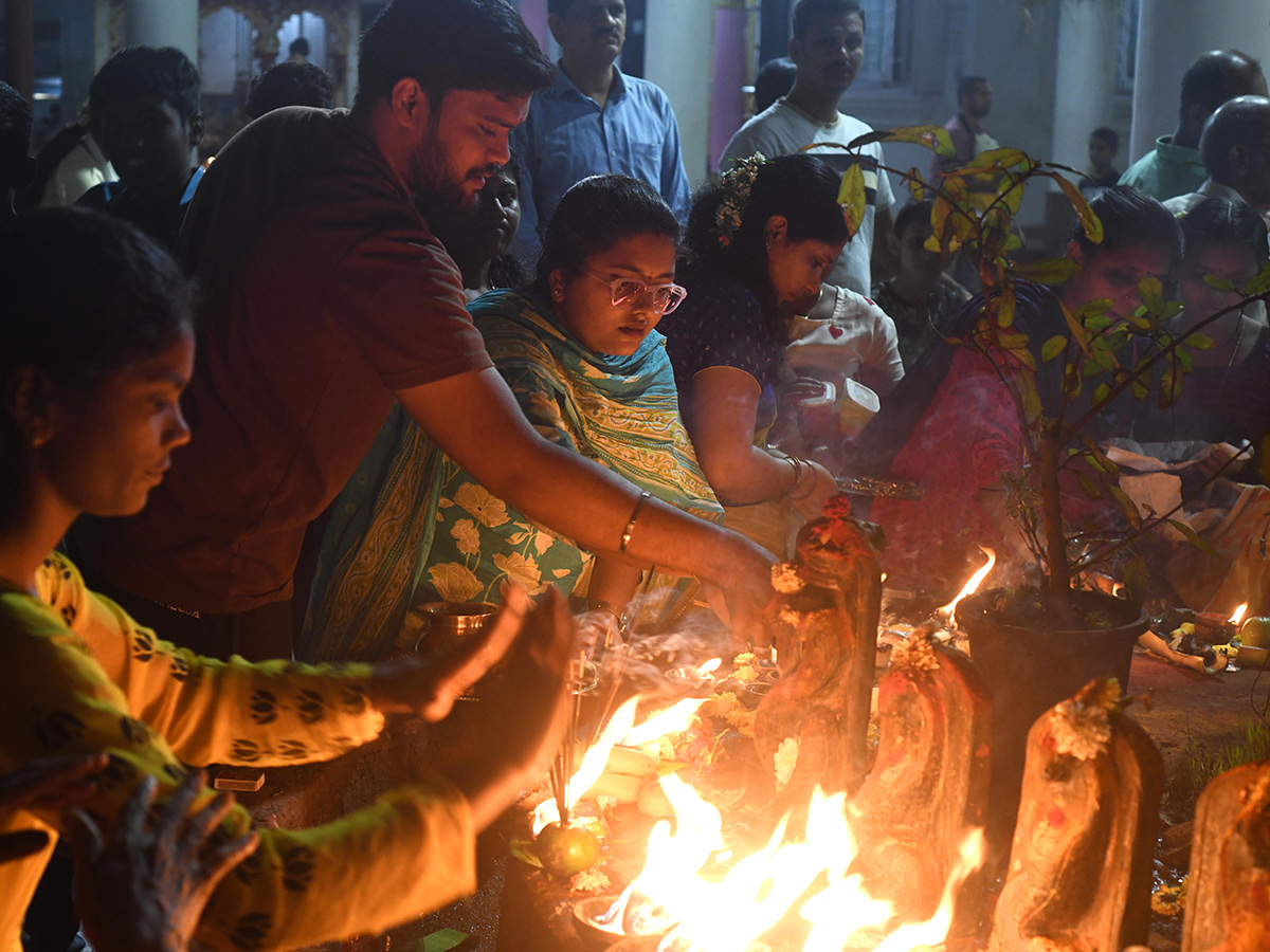 Karthika_20Pournami_20Celebrations_20At_20Hyderabad__20_284_29.jpg 4