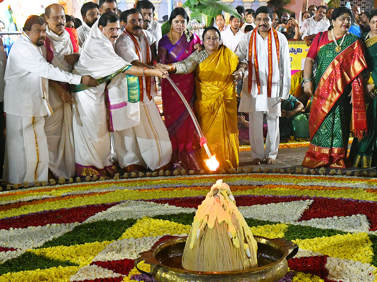 Koti_20Deepotsavam_20at_20Kanaka_20Durga_20temple_20in_20Vijayawada_11.jpg 11