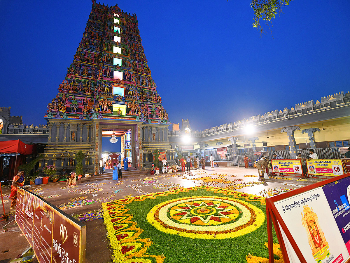 Koti_20Deepotsavam_20at_20Kanaka_20Durga_20temple_20in_20Vijayawada_2.jpg 2