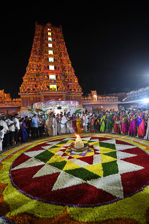 Koti_20Deepotsavam_20at_20Kanaka_20Durga_20temple_20in_20Vijayawada_26.jpg 25