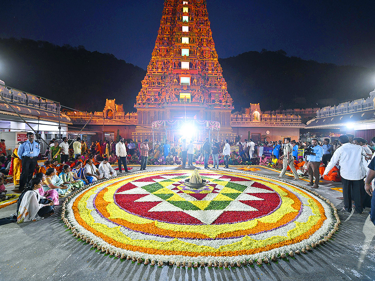 Koti_20Deepotsavam_20at_20Kanaka_20Durga_20temple_20in_20Vijayawada_27.jpg 26