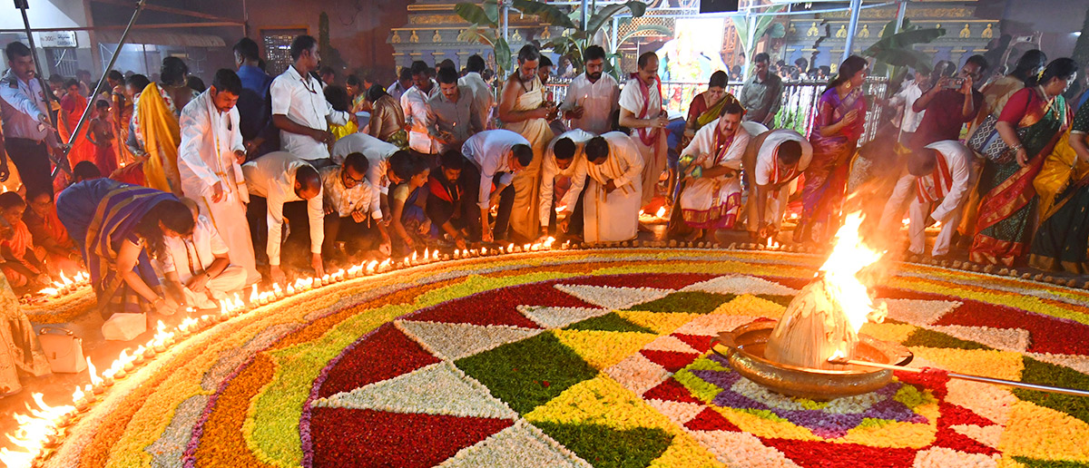 Koti_20Deepotsavam_20at_20Kanaka_20Durga_20temple_20in_20Vijayawada_3.jpg 3