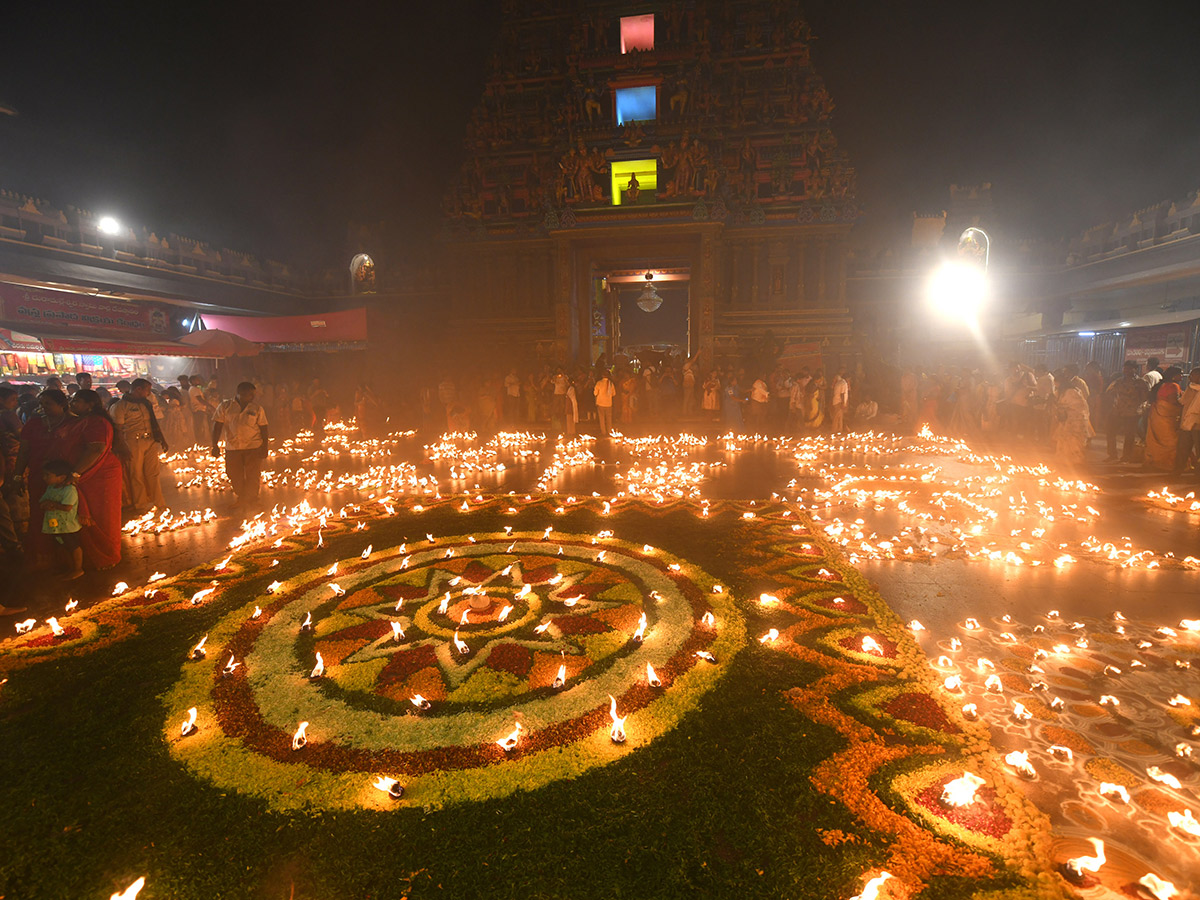 Koti_20Deepotsavam_20at_20Kanaka_20Durga_20temple_20in_20Vijayawada_4.jpg 4