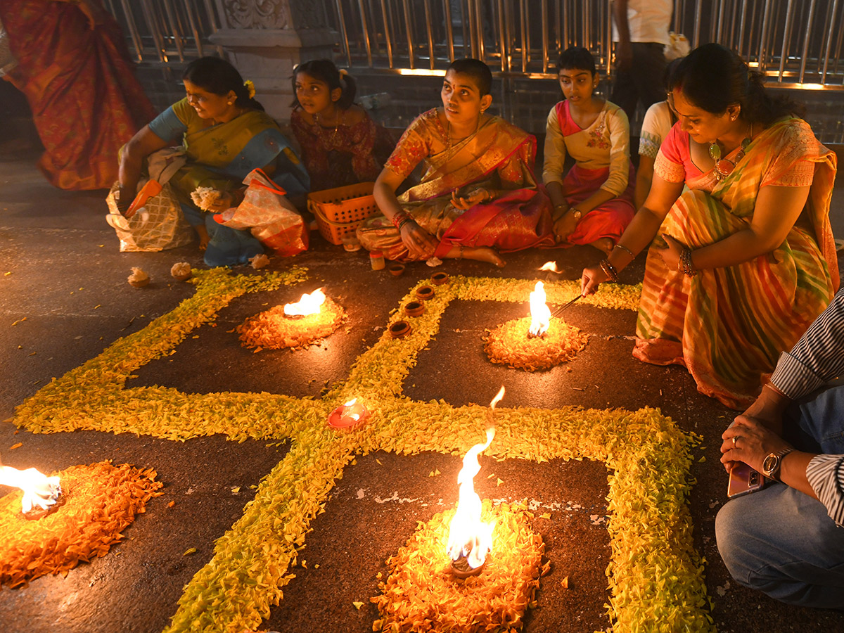 Koti_20Deepotsavam_20at_20Kanaka_20Durga_20temple_20in_20Vijayawada_6.jpg 6