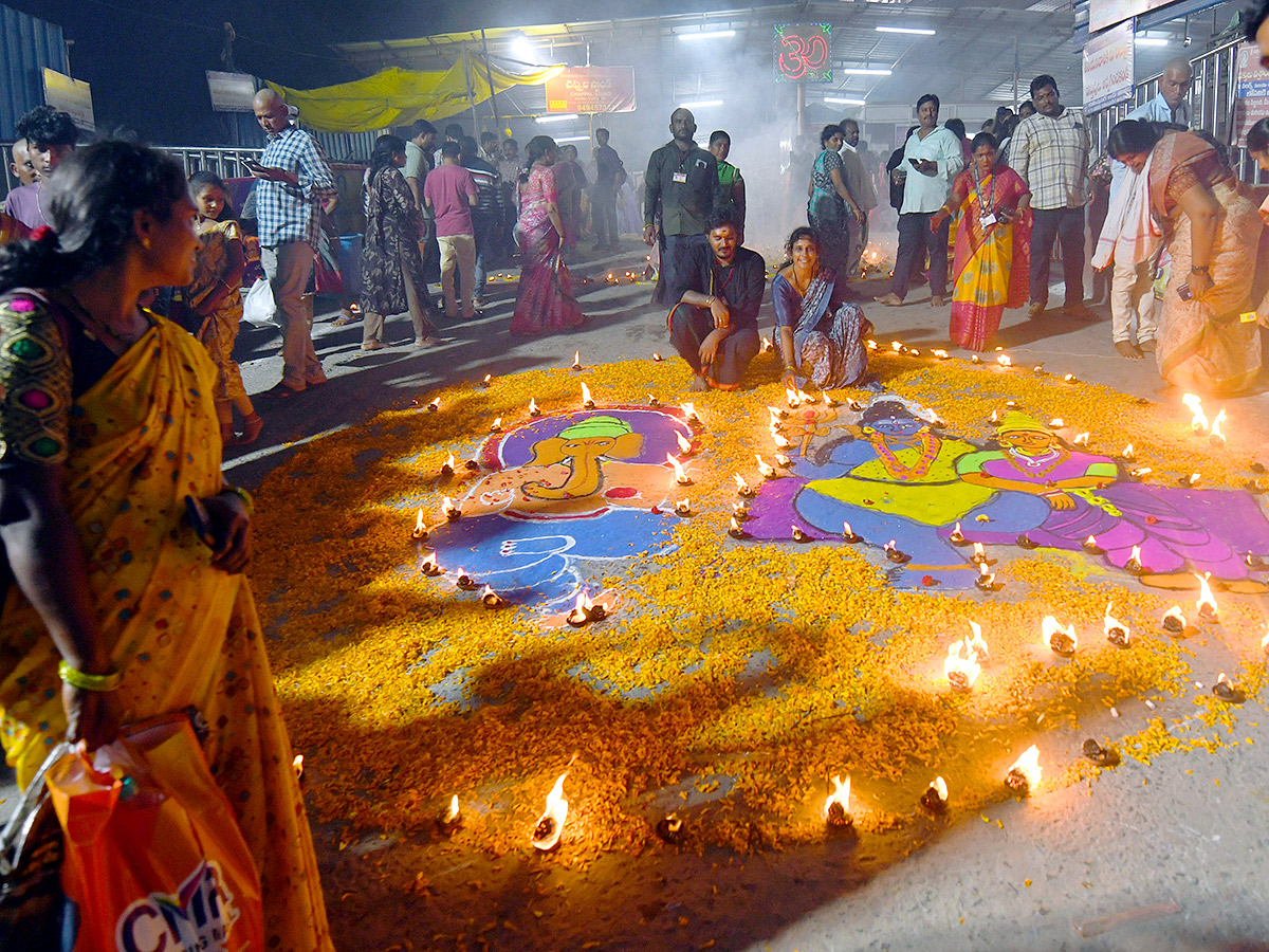 Koti_20Deepotsavam_20at_20Kanaka_20Durga_20temple_20in_20Vijayawada_7.jpg 7