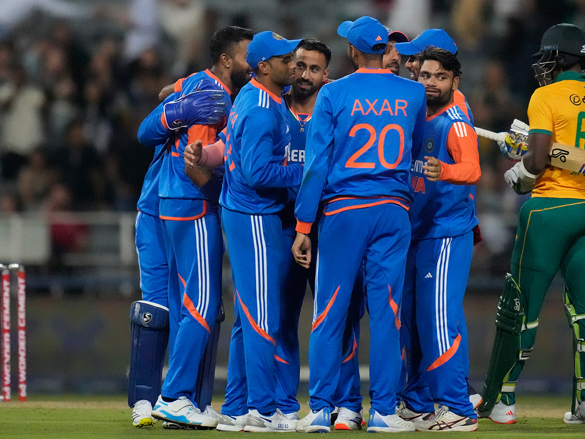 _20winners_20trophy_20after_20their_20win_20against_20South_20Africa_20in_20the_20fourth_20T20_20cricket_20__20_2810_29.jpg 10