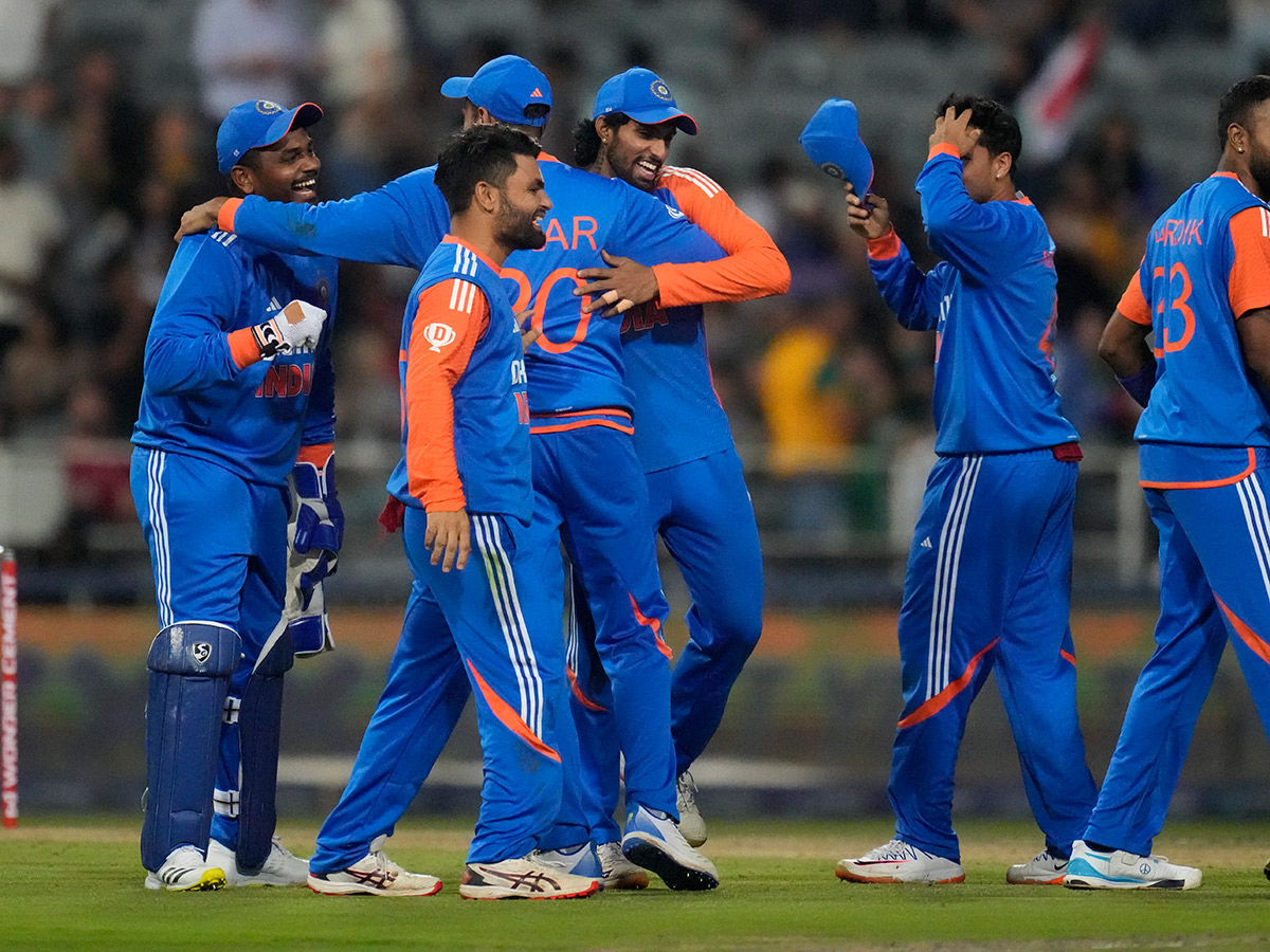 _20winners_20trophy_20after_20their_20win_20against_20South_20Africa_20in_20the_20fourth_20T20_20cricket_20__20_2811_29.jpg 11
