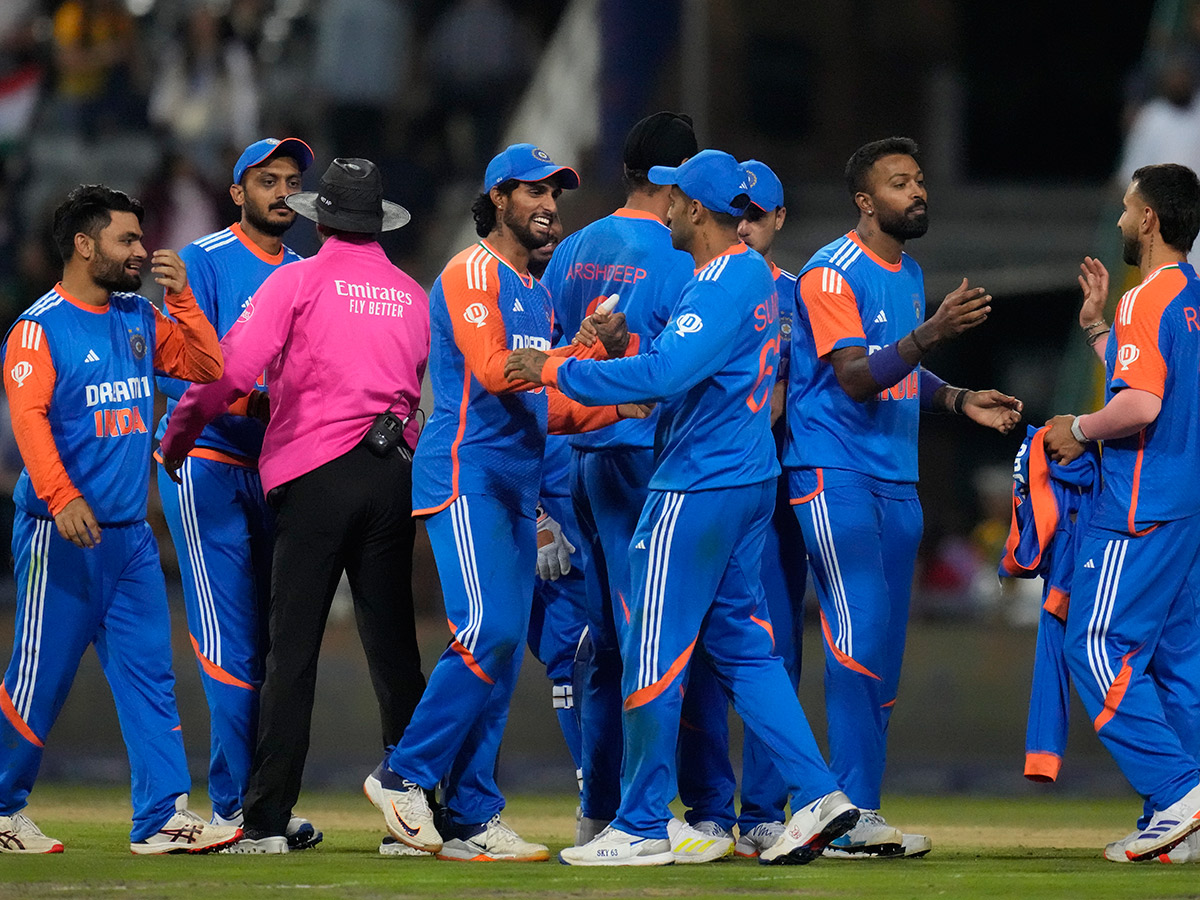 _20winners_20trophy_20after_20their_20win_20against_20South_20Africa_20in_20the_20fourth_20T20_20cricket_20__20_2812_29.jpg 12