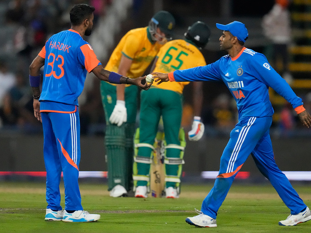_20winners_20trophy_20after_20their_20win_20against_20South_20Africa_20in_20the_20fourth_20T20_20cricket_20__20_2815_29.jpg 15