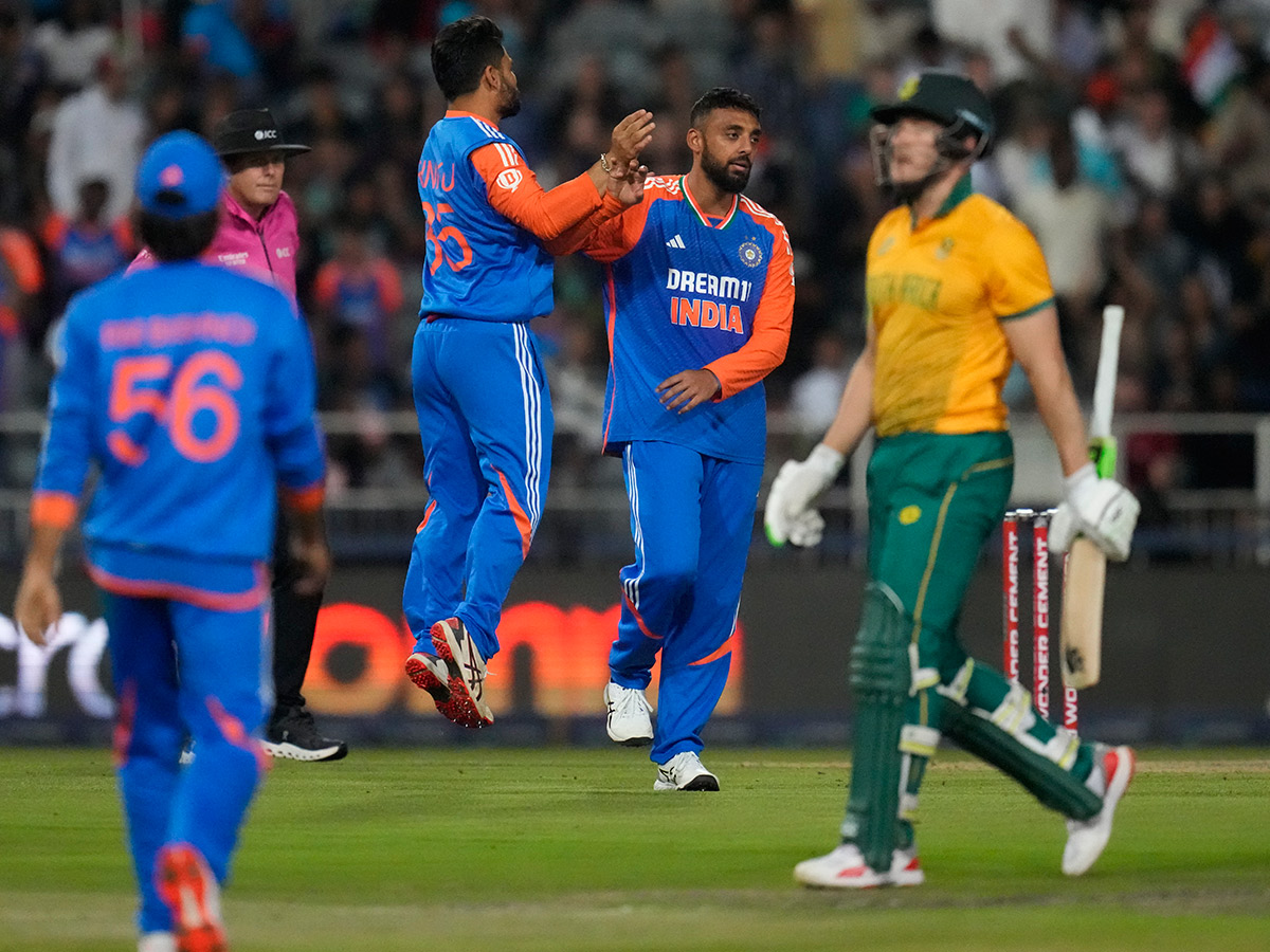_20winners_20trophy_20after_20their_20win_20against_20South_20Africa_20in_20the_20fourth_20T20_20cricket_20__20_2822_29.jpg 22