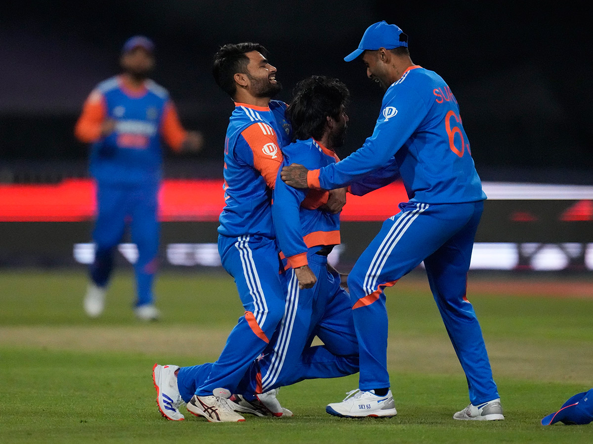 _20winners_20trophy_20after_20their_20win_20against_20South_20Africa_20in_20the_20fourth_20T20_20cricket_20__20_2826_29.jpg 26