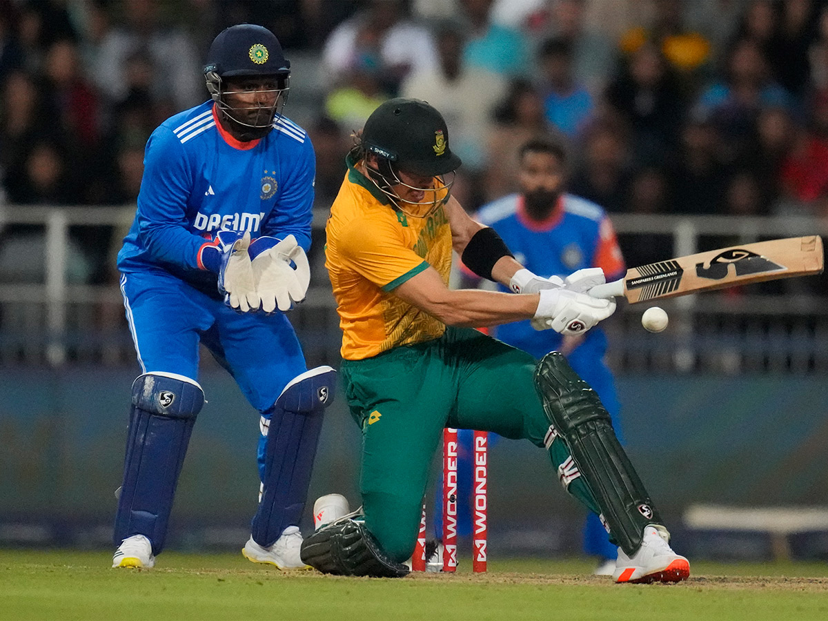_20winners_20trophy_20after_20their_20win_20against_20South_20Africa_20in_20the_20fourth_20T20_20cricket_20__20_2827_29.jpg 27