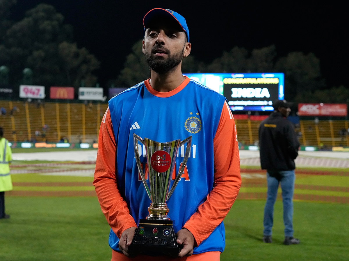 _20winners_20trophy_20after_20their_20win_20against_20South_20Africa_20in_20the_20fourth_20T20_20cricket_20__20_284_29.jpg 4