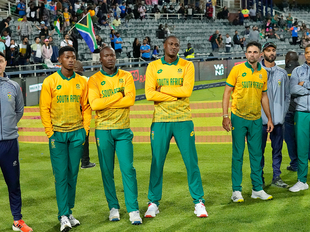 _20winners_20trophy_20after_20their_20win_20against_20South_20Africa_20in_20the_20fourth_20T20_20cricket_20__20_288_29.jpg 8