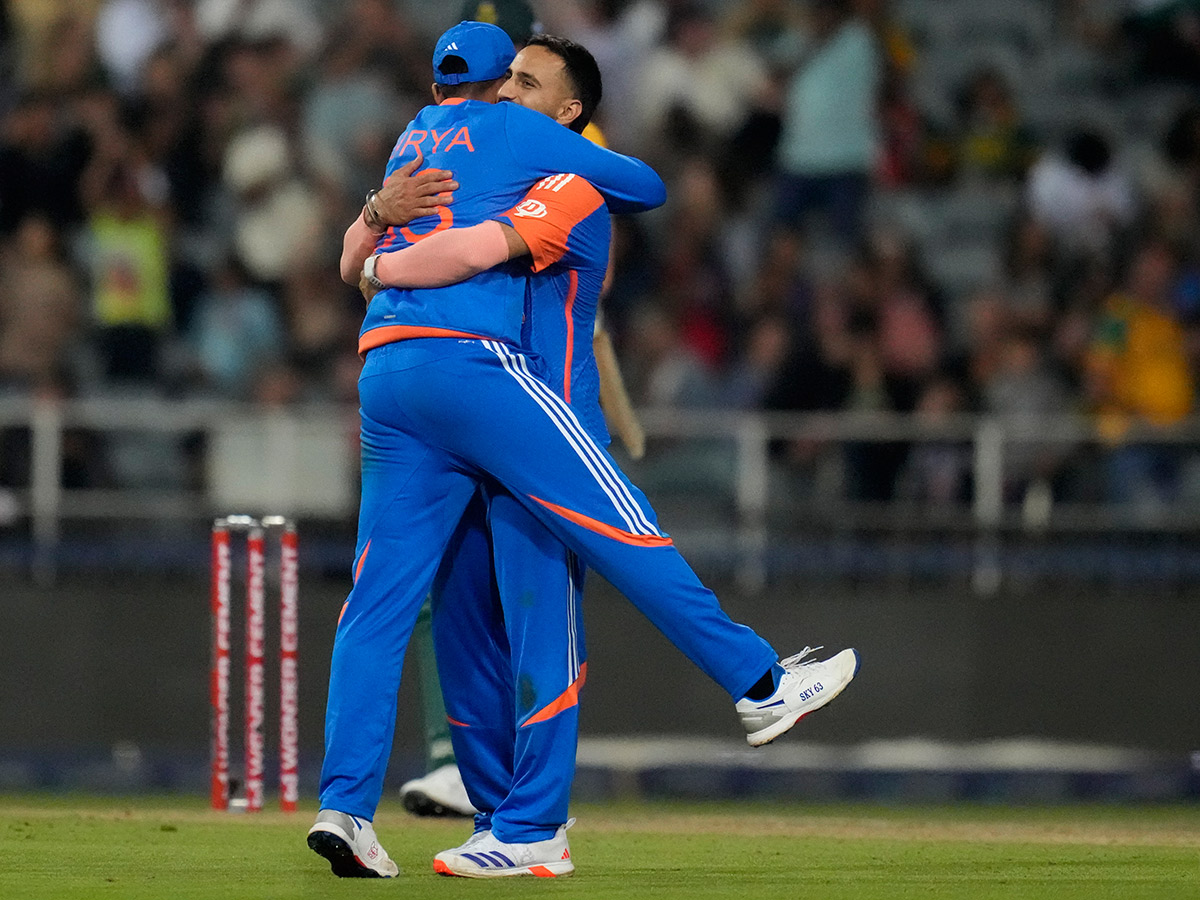 _20winners_20trophy_20after_20their_20win_20against_20South_20Africa_20in_20the_20fourth_20T20_20cricket_20__20_289_29.jpg 9