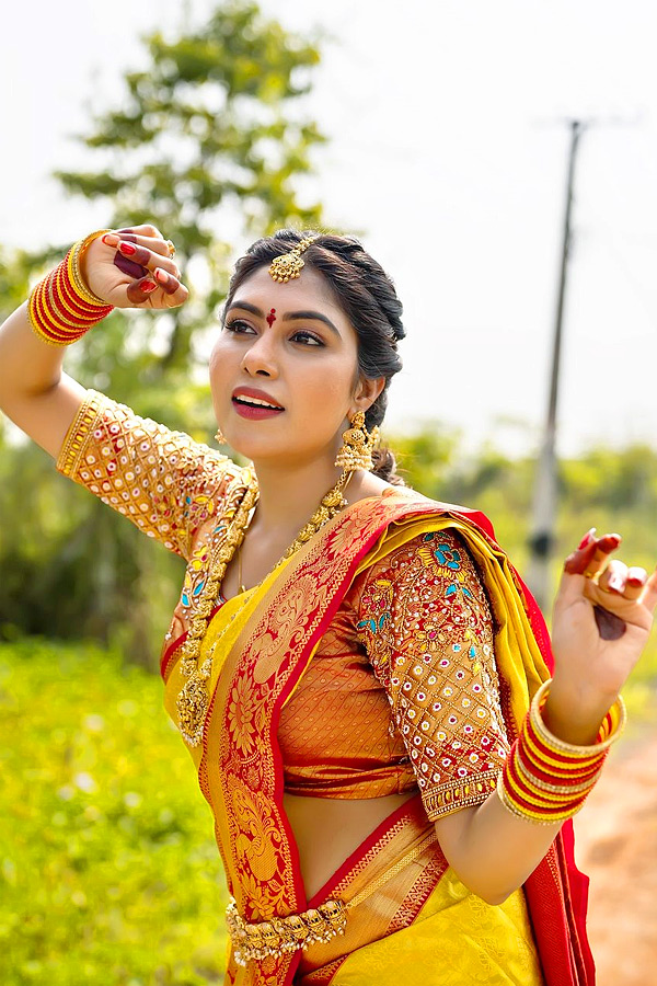 Jabardasth_20Satya_20Sri_20NEW_20HOUSE_20WARMING_20Function_20photos_20Goes_20Viral_20on_20Social_20Media_20_287_29.jpg 8